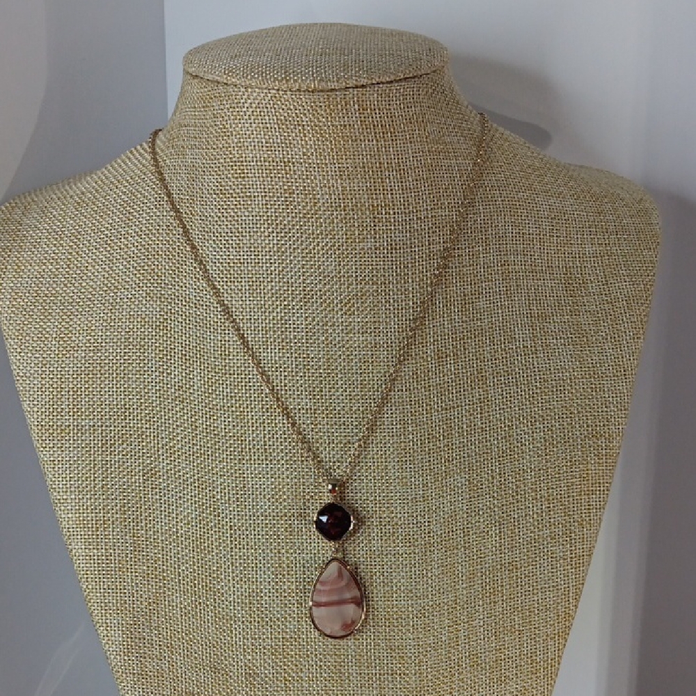 Source Unknown Gold and Pink Teardrop Necklace